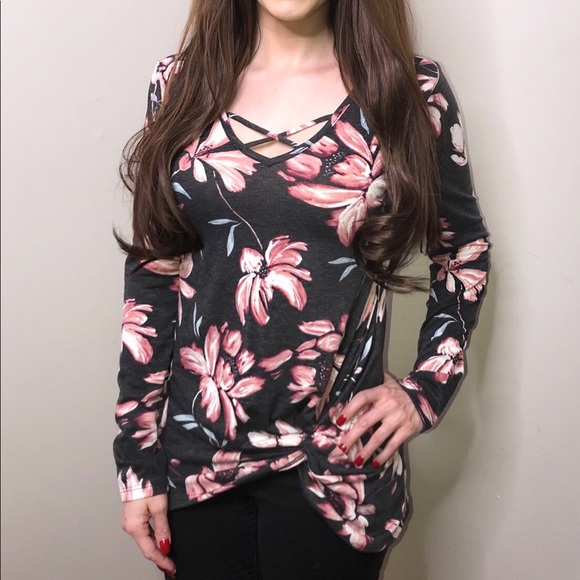 LAST! Floral knot front top - Picture 6 of 6